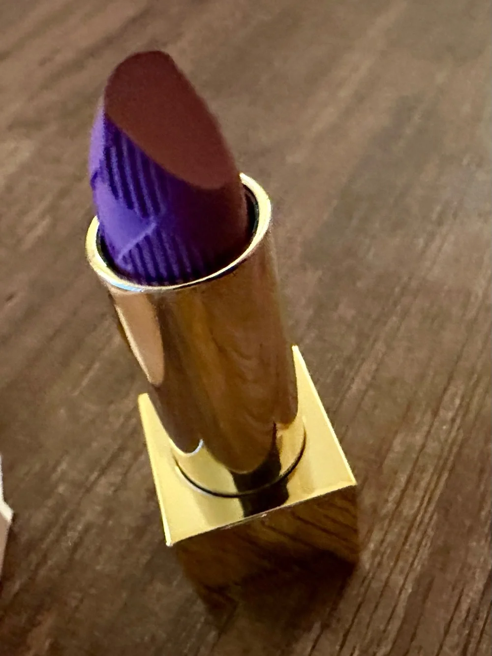 Burberry Matte Lipstick 90 Matte Cinnamon - Gold Case